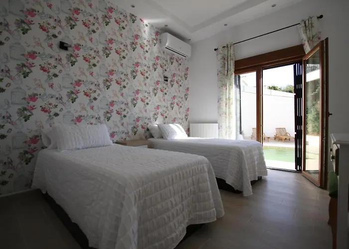 Private Villa With Pool, Casa Torre Bonita