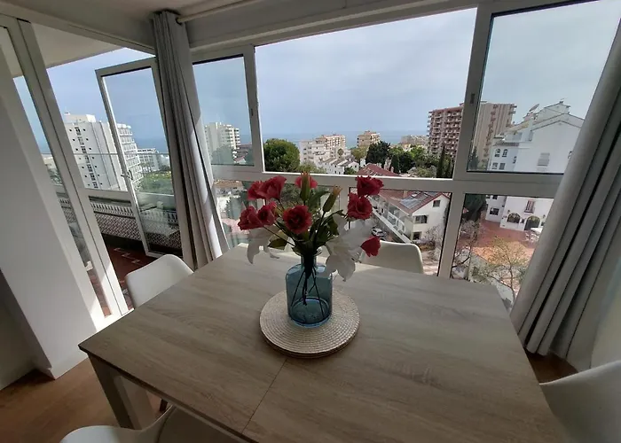Beautiful Sea Views Cozy Apartment 350 M From Beach