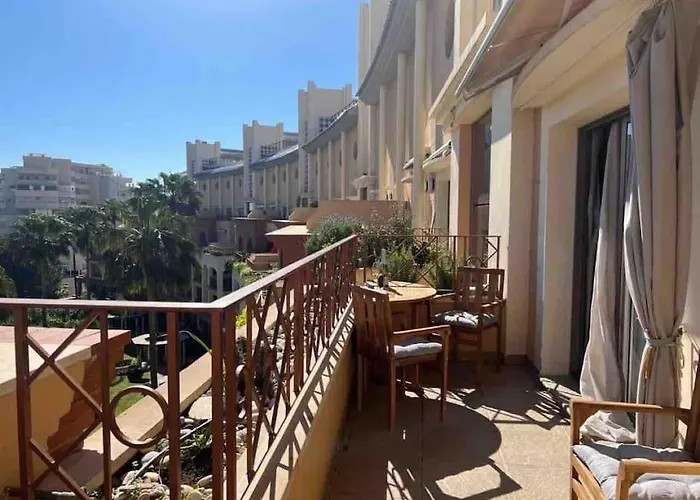 Family Friendly 2 Bedroom And 2 Bathroom Apartment Near The Beach