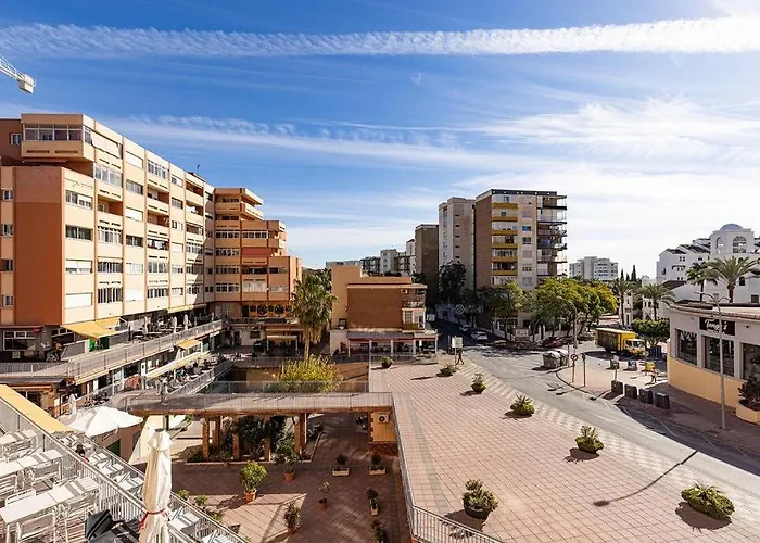 019 Stylish 3 Bed Ibensa Square Apt, Near Beach & Bars