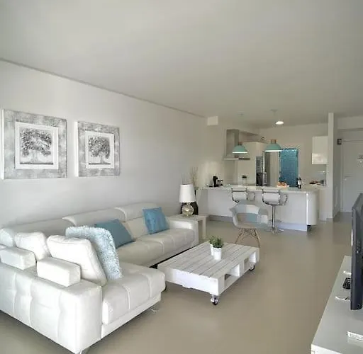Relax In Reserva Del Higueron - Crystalline