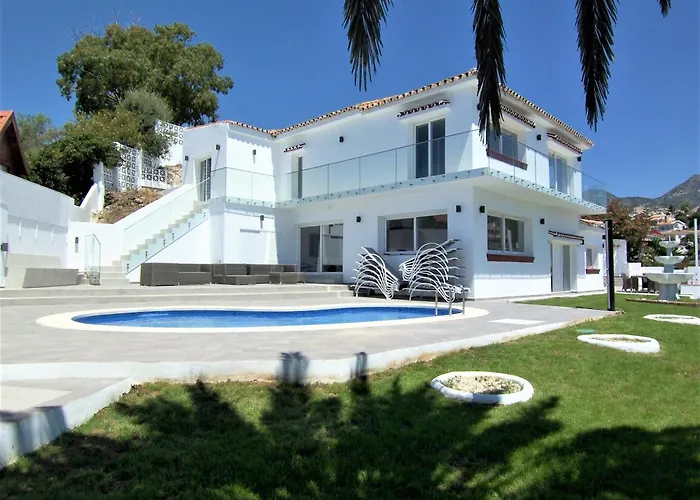 Luxury 7 Bedroom Villa Heated Pool Hot Tub 5 Mins From The Beach Sleeps 16