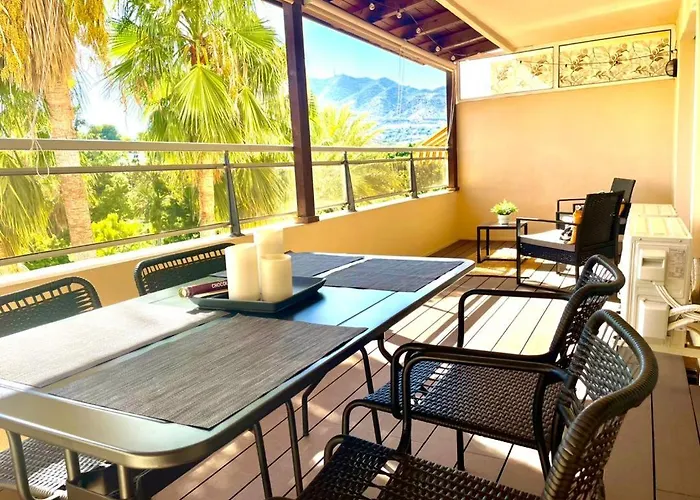 Calido Apartamento Con Gran Terraza Y Vistas A 600 Metros Del Mar