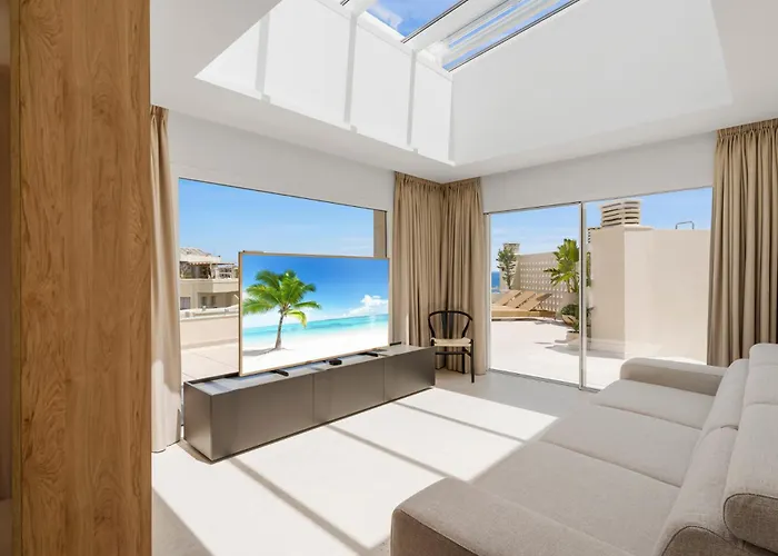 Sunny Penthouse With Amazing Pool By Costarentals - Ref 214
