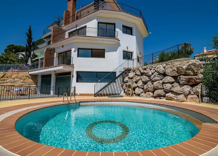 N&A Benalmadena Stunning 2Bdr Villa With Sea Views
