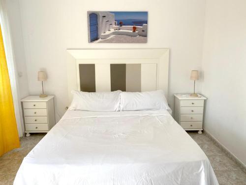 Apartment Beachfront Oasis: Sea View With Pool In *