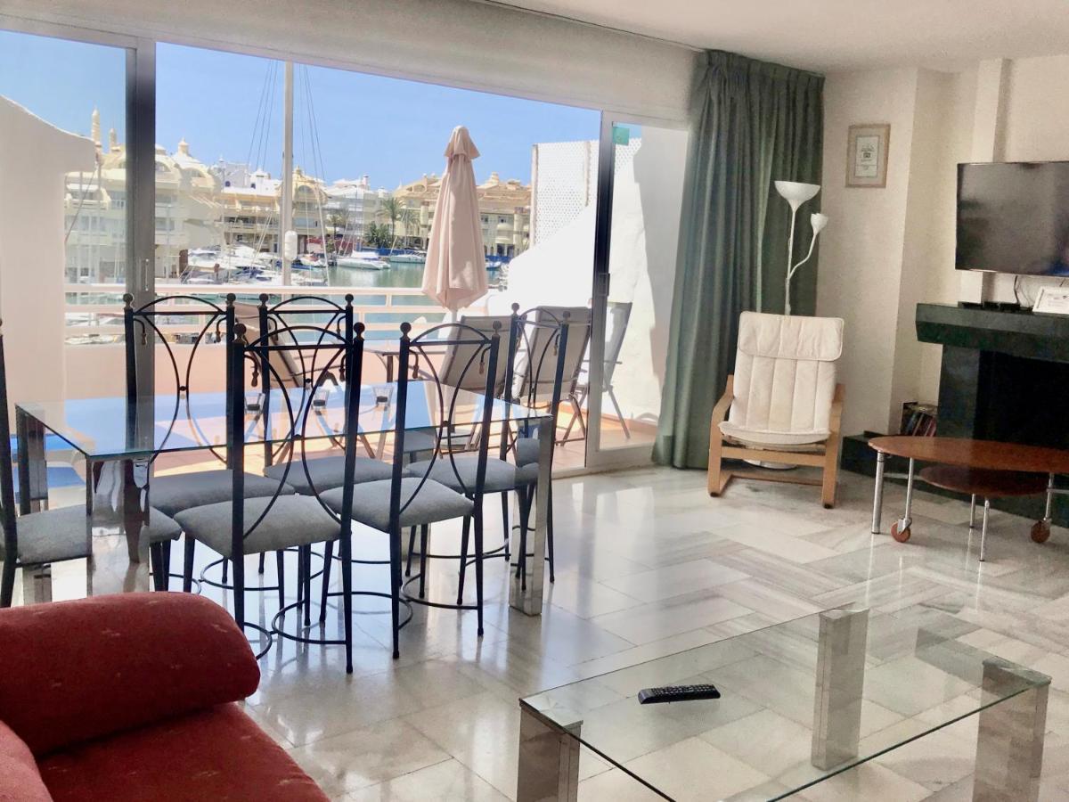 En Puerto Marina B32 *