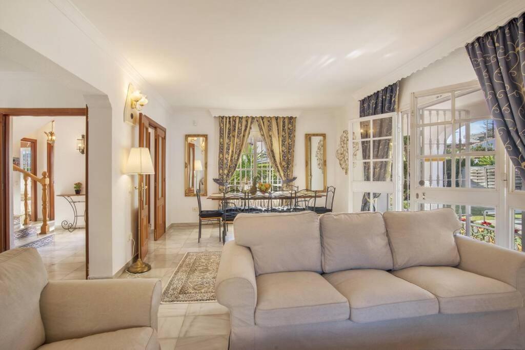 Villa Marina - 5 Min Walk To The Beach, Heated Pool, Spa, 5 Bedrooms Benalmadena