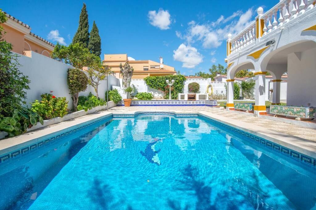 Villa Marina - 5 Min Walk To The Beach, Heated Pool, Spa, 5 Bedrooms Benalmadena