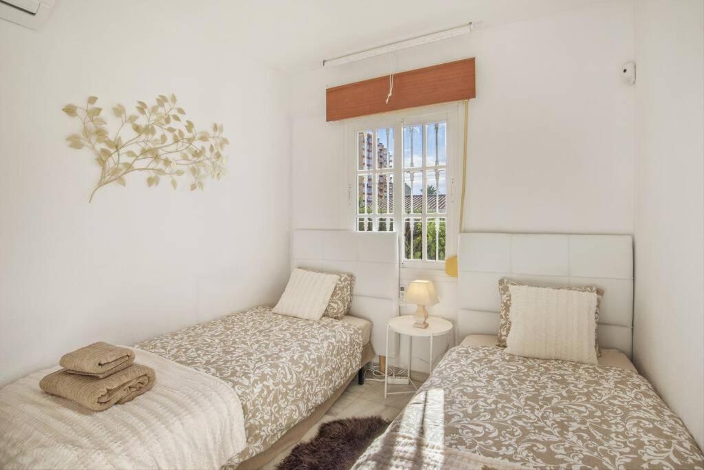 Marina - 5 Min Walk To The Beach, Heated Pool, Spa, 5 Bedrooms Benalmadena