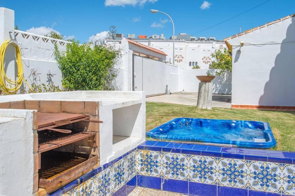 Villa Marina - 5 Min Walk To The Beach, Heated Pool, Spa, 5 Bedrooms Benalmadena