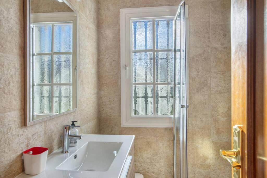 Marina - 5 Min Walk To The Beach, Heated Pool, Spa, 5 Bedrooms *