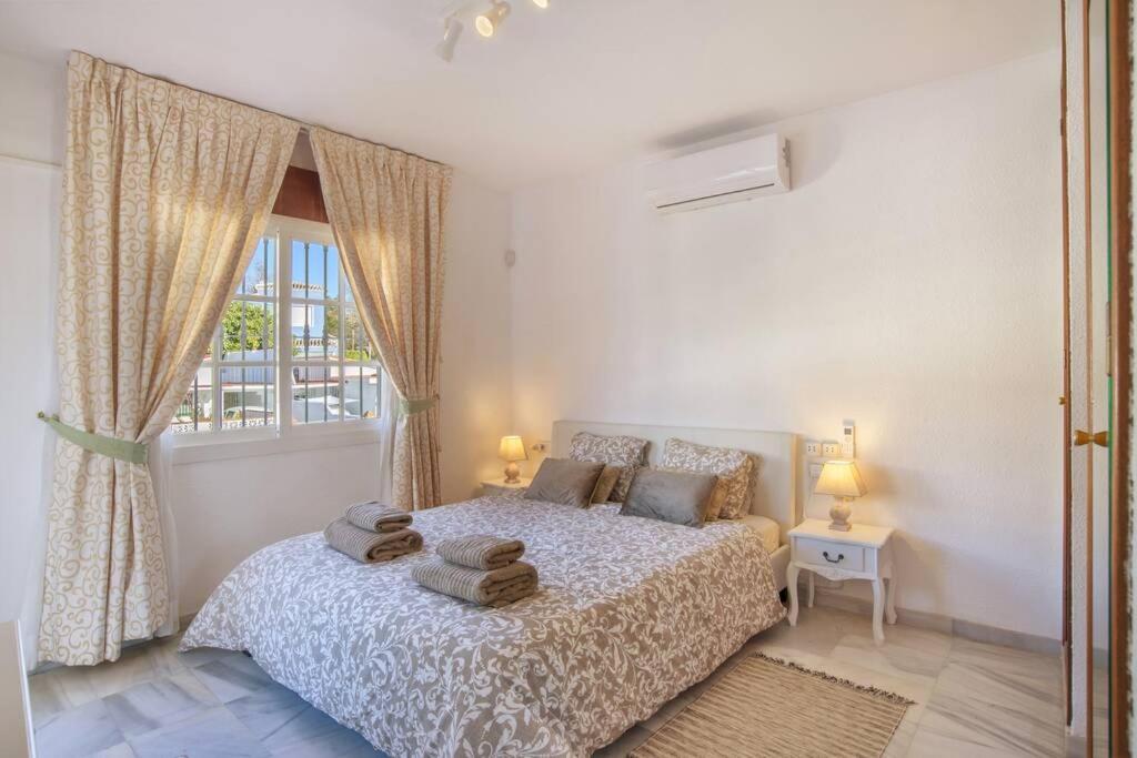 Marina - 5 Min Walk To The Beach, Heated Pool, Spa, 5 Bedrooms Villa *