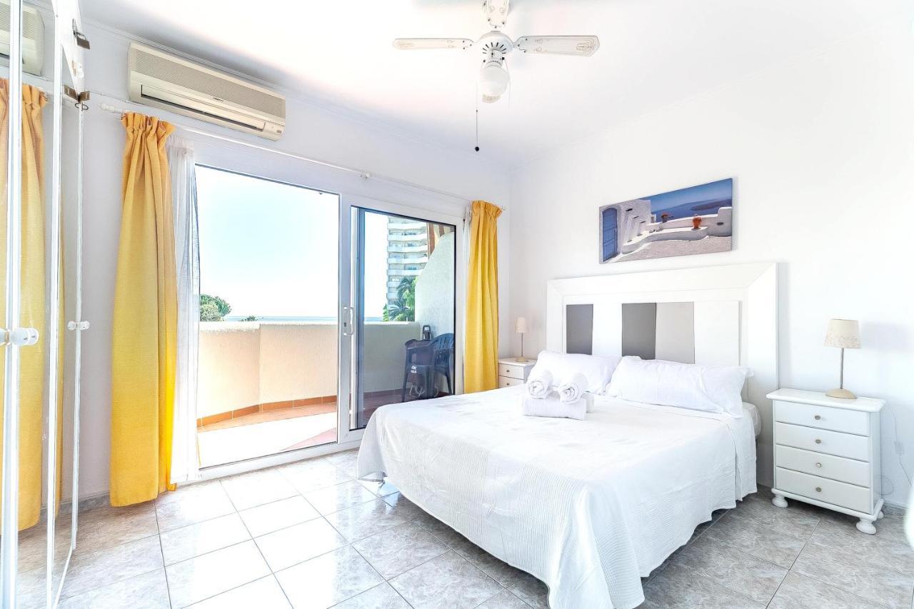 Apartment Beachfront Oasis: Sea View With Pool In Benalmadena