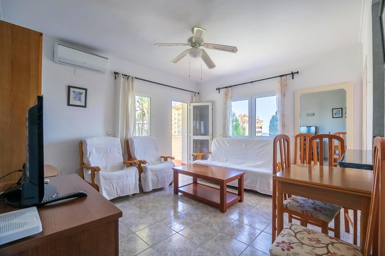Beachfront Oasis: Sea View With Pool In Apartment Benalmadena