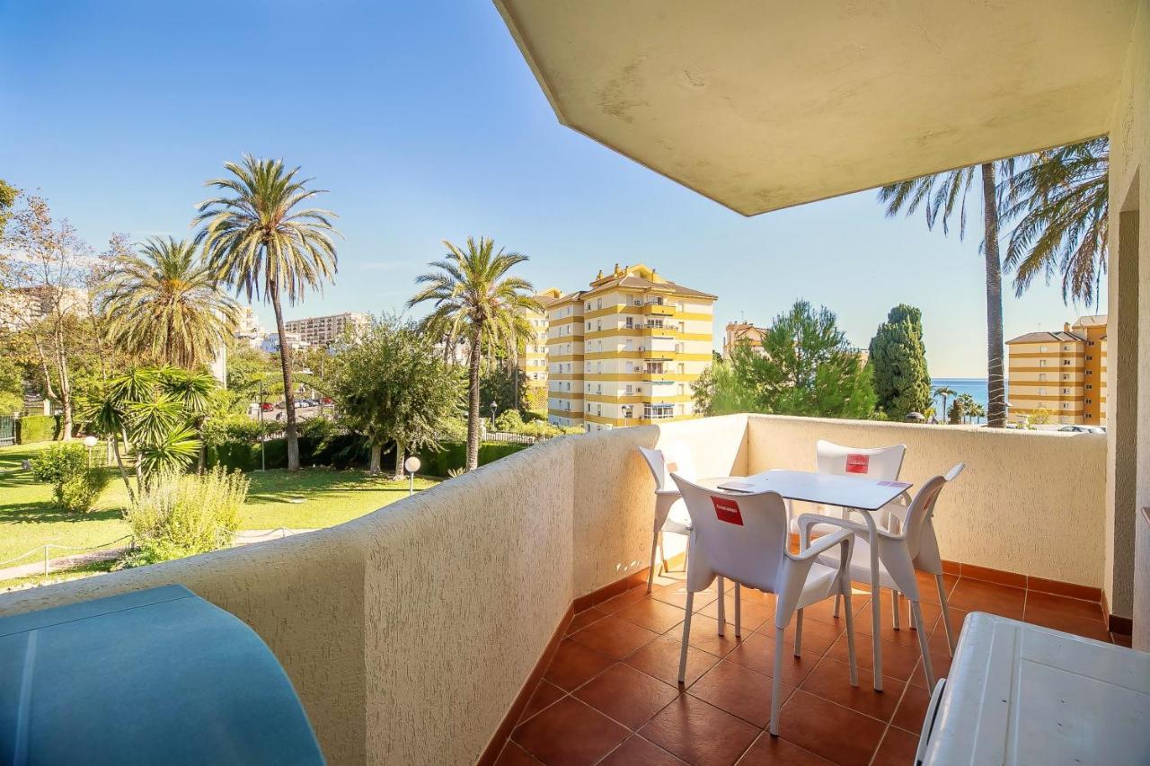 Beachfront Oasis: Sea View With Pool In * Benalmadena