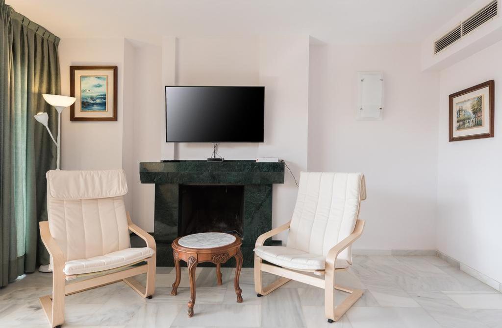 Apartment En Puerto Marina B32 *