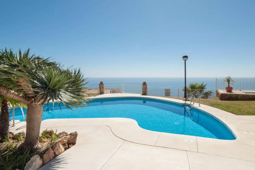 035 - Bright And Relaxing Two Bedroom With Sea Views From The Gardens Apartment