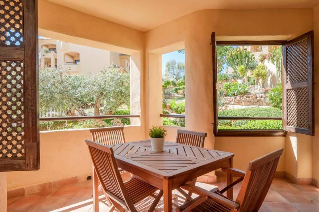 035 - Bright And Relaxing Two Bedroom With Sea Views From The Gardens Apartment
