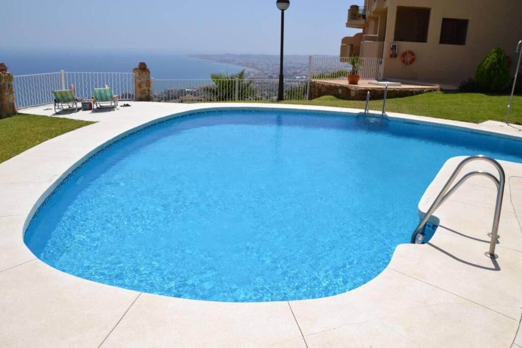 035 - Bright And Relaxing Two Bedroom With Sea Views From The Gardens Apartment *