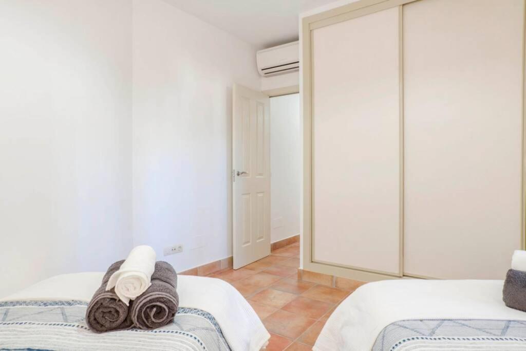 035 - Bright And Relaxing Two Bedroom With Sea Views From The Gardens