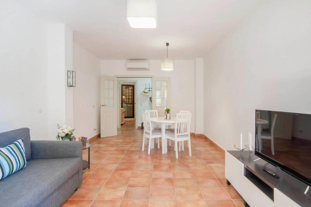035 - Bright And Relaxing Two Bedroom With Sea Views From The Gardens Apartment *