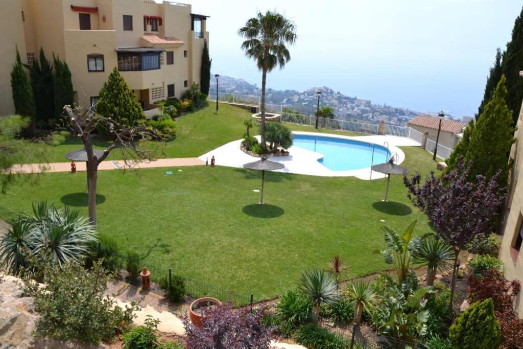 Apartment 035 - Bright And Relaxing Two Bedroom With Sea Views From The Gardens *