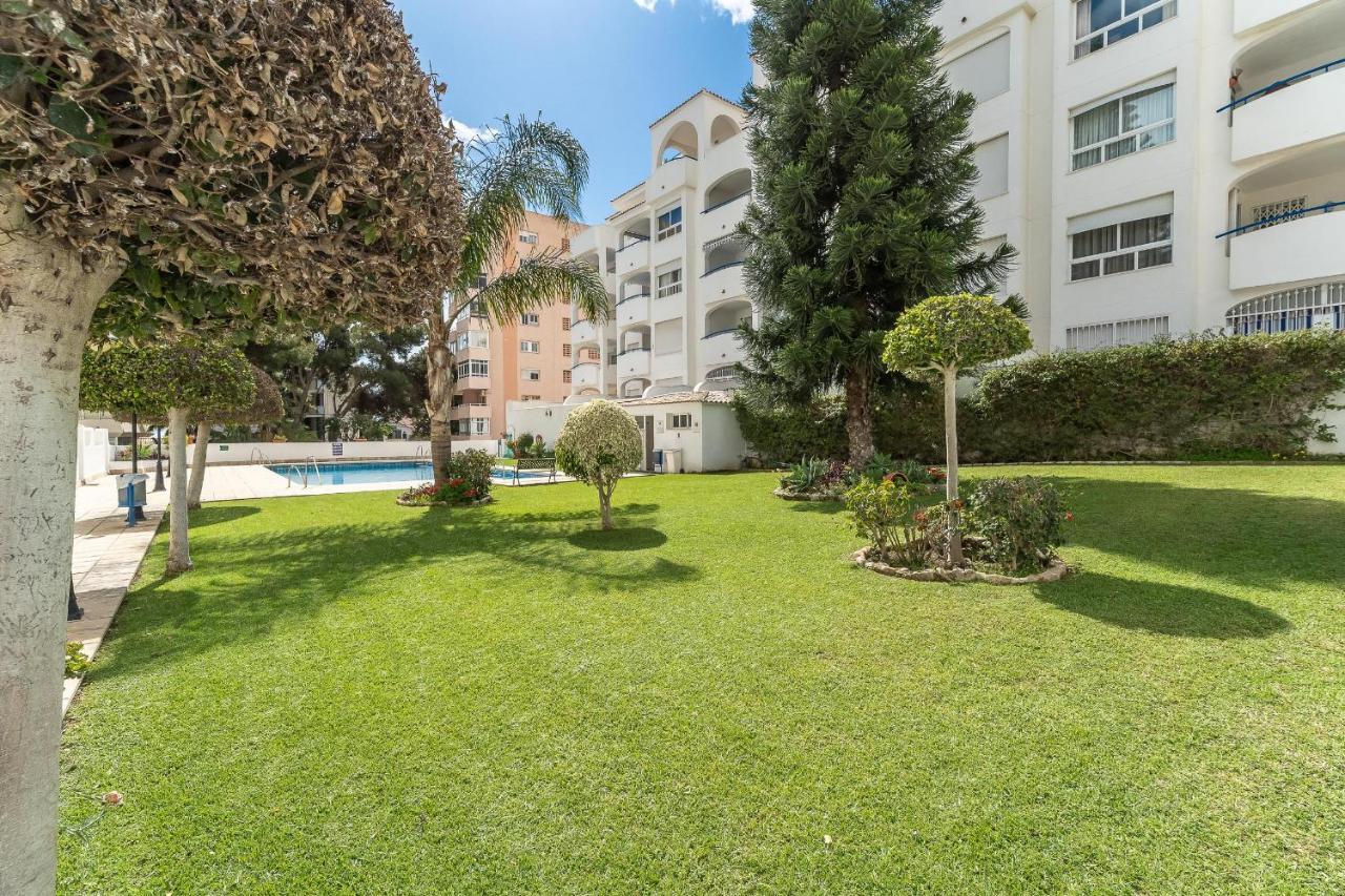 Luminoso Apartamento Con Terraza, Jardin Y Piscina. Benalmadena