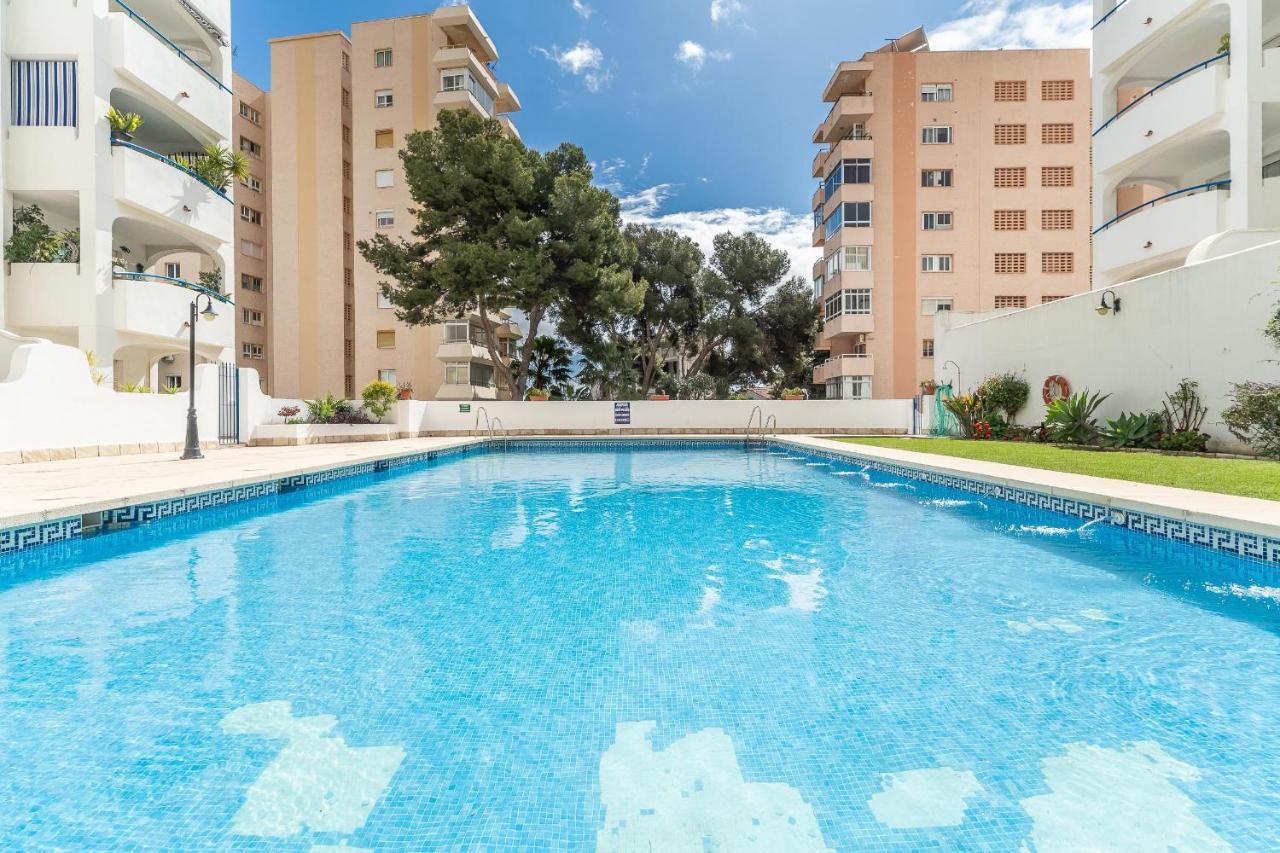 Luminoso Apartamento Con Terraza, Jardin Y Piscina. Benalmadena