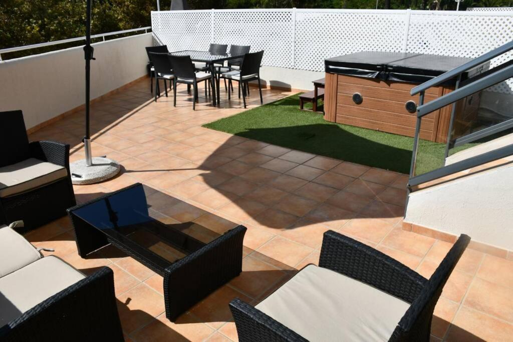 Benalbeach Lux, Jacuzzi, Beachfront - 432 Apartment