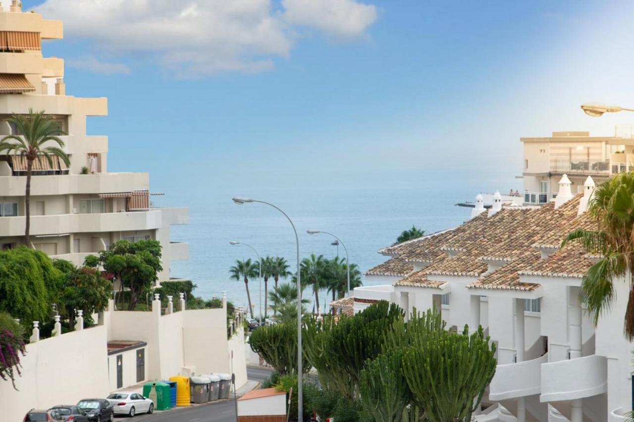 Apartment Benalbeach Lux, Jacuzzi, Beachfront - 432