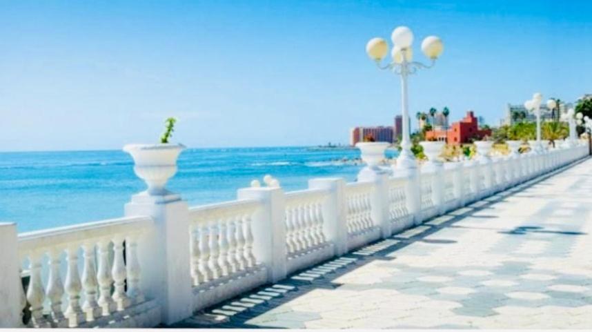 Precioso Apartamento Frente Al Mar Benalbeach Appartement *