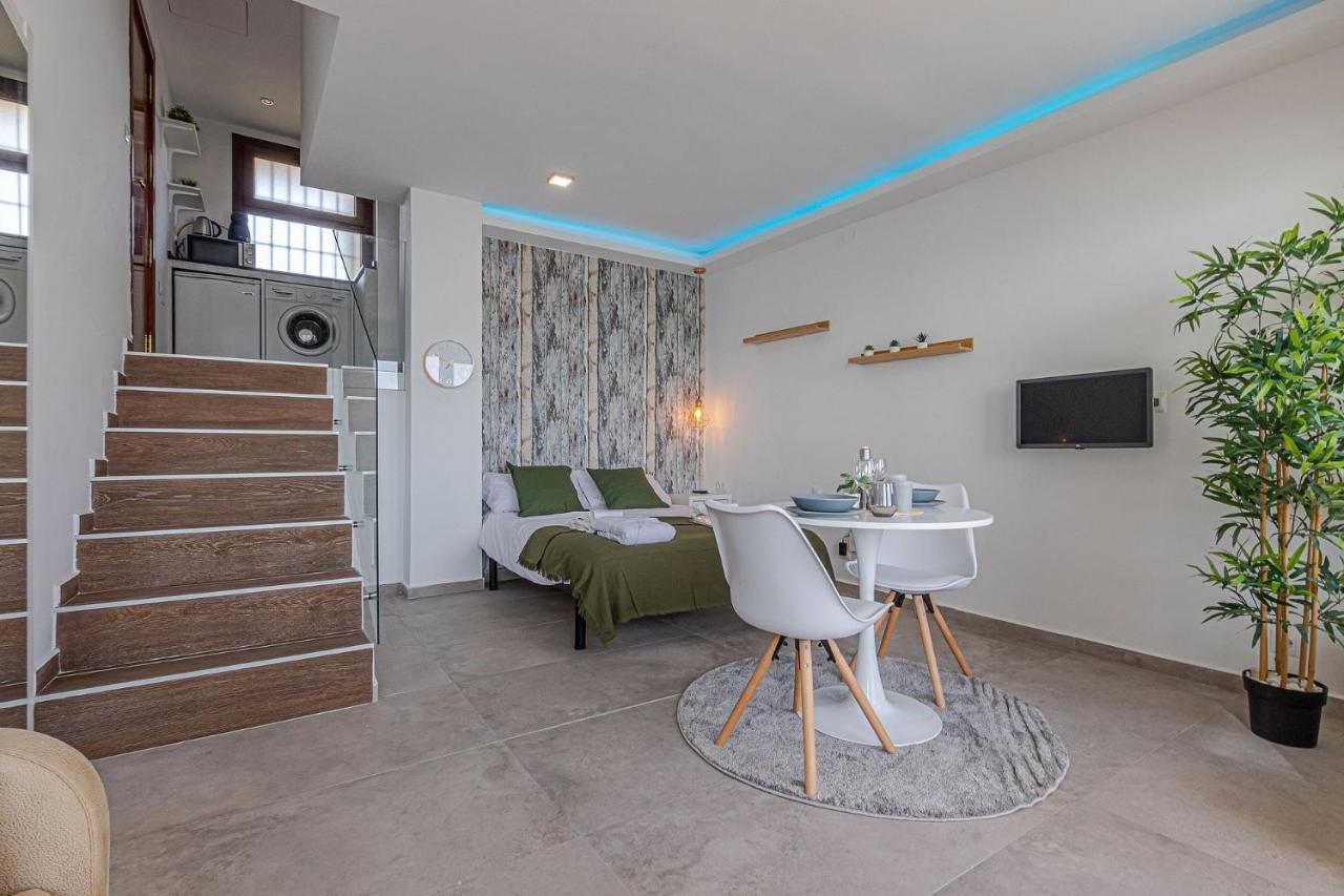 Beachfront With Spectacular Views And Swimming Pool *