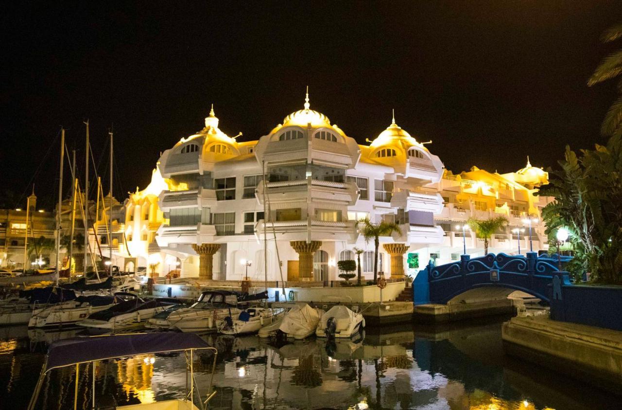 Popeye Suite: Puerto Marina Island Retreat With Rooftop Pool Apartment Benalmadena