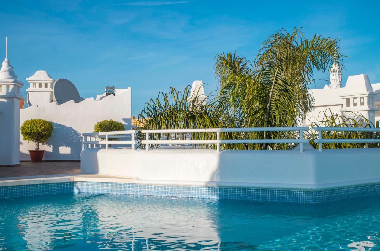 Popeye Suite: Puerto Marina Island Retreat With Rooftop Pool Apartment
