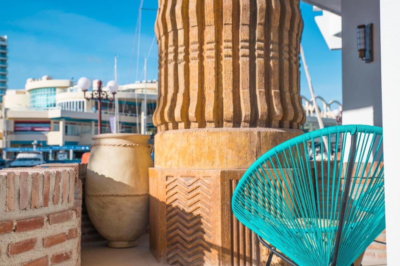 Popeye Suite: Puerto Marina Island Retreat With Rooftop Pool * Benalmadena