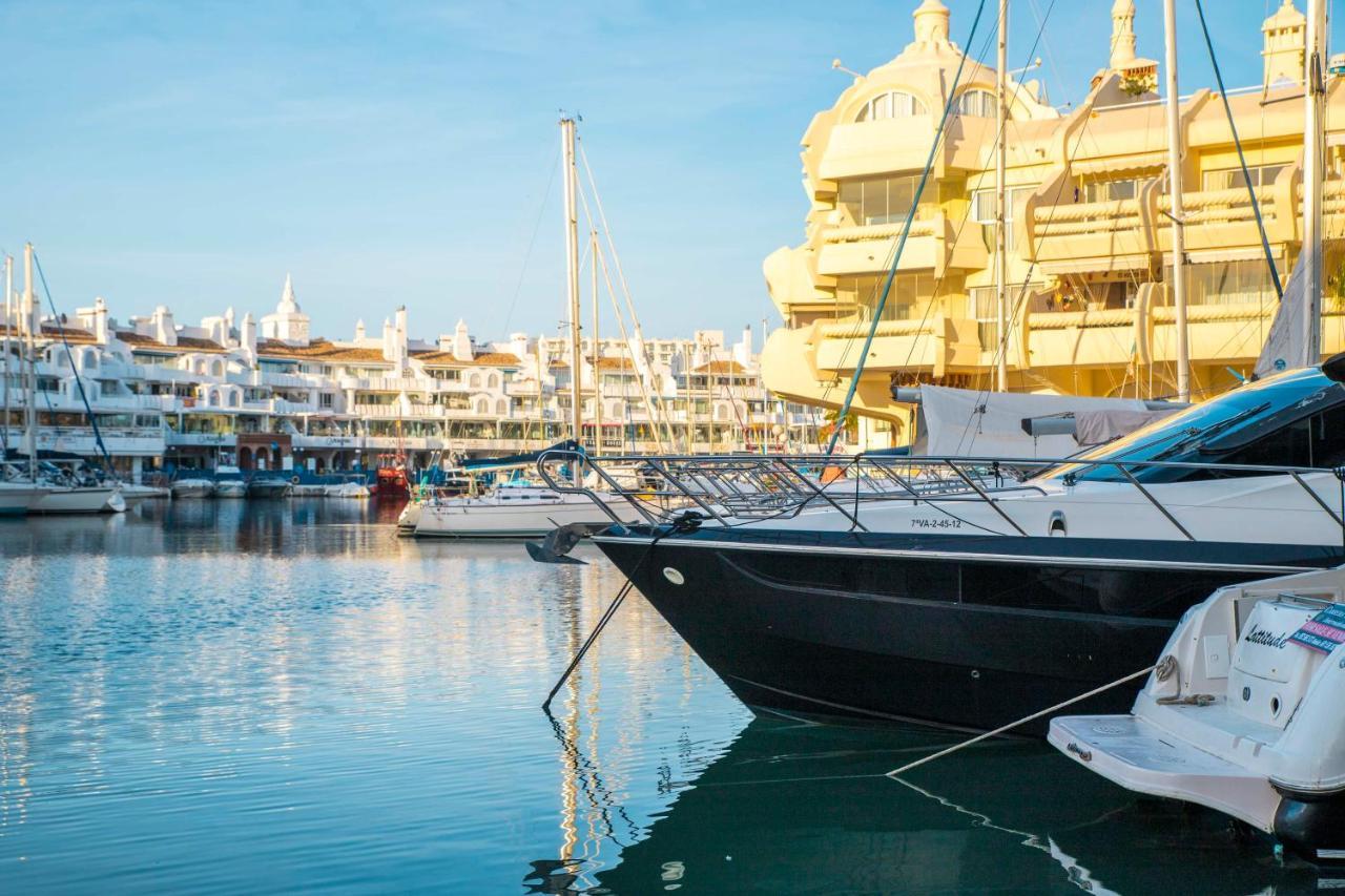 Popeye Suite: Puerto Marina Island Retreat With Rooftop Pool Apartment