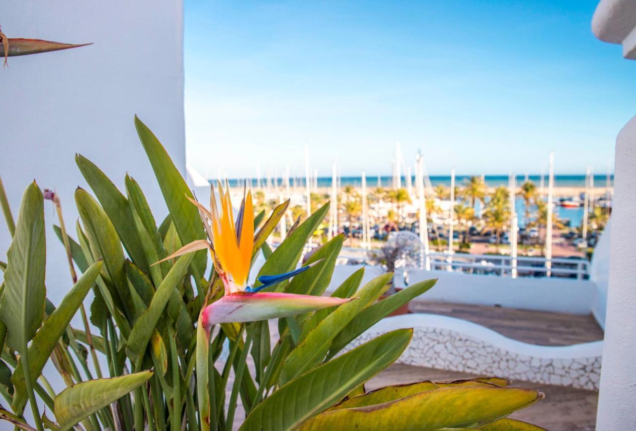 Popeye Suite: Puerto Marina Island Retreat With Rooftop Pool