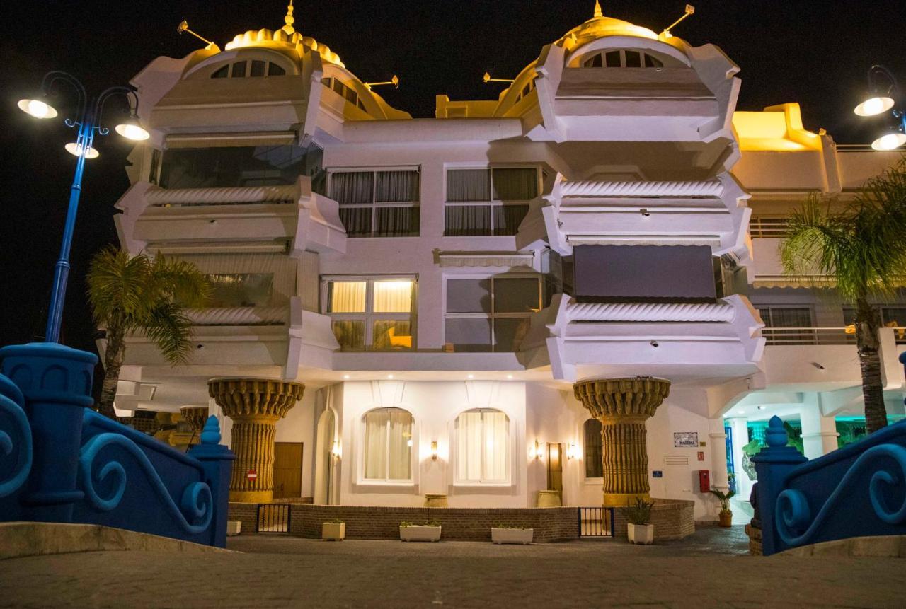 Popeye Suite: Puerto Marina Island Retreat With Rooftop Pool Benalmadena