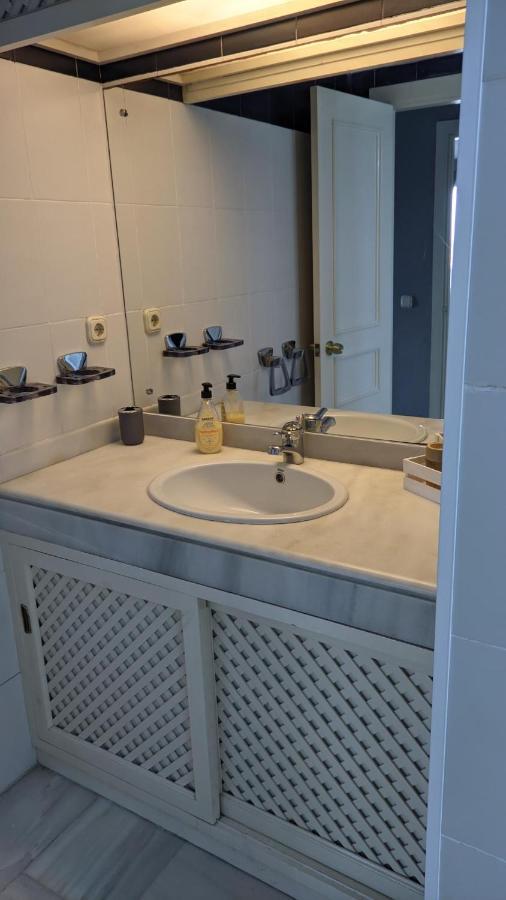Puerto Marina Apartment *