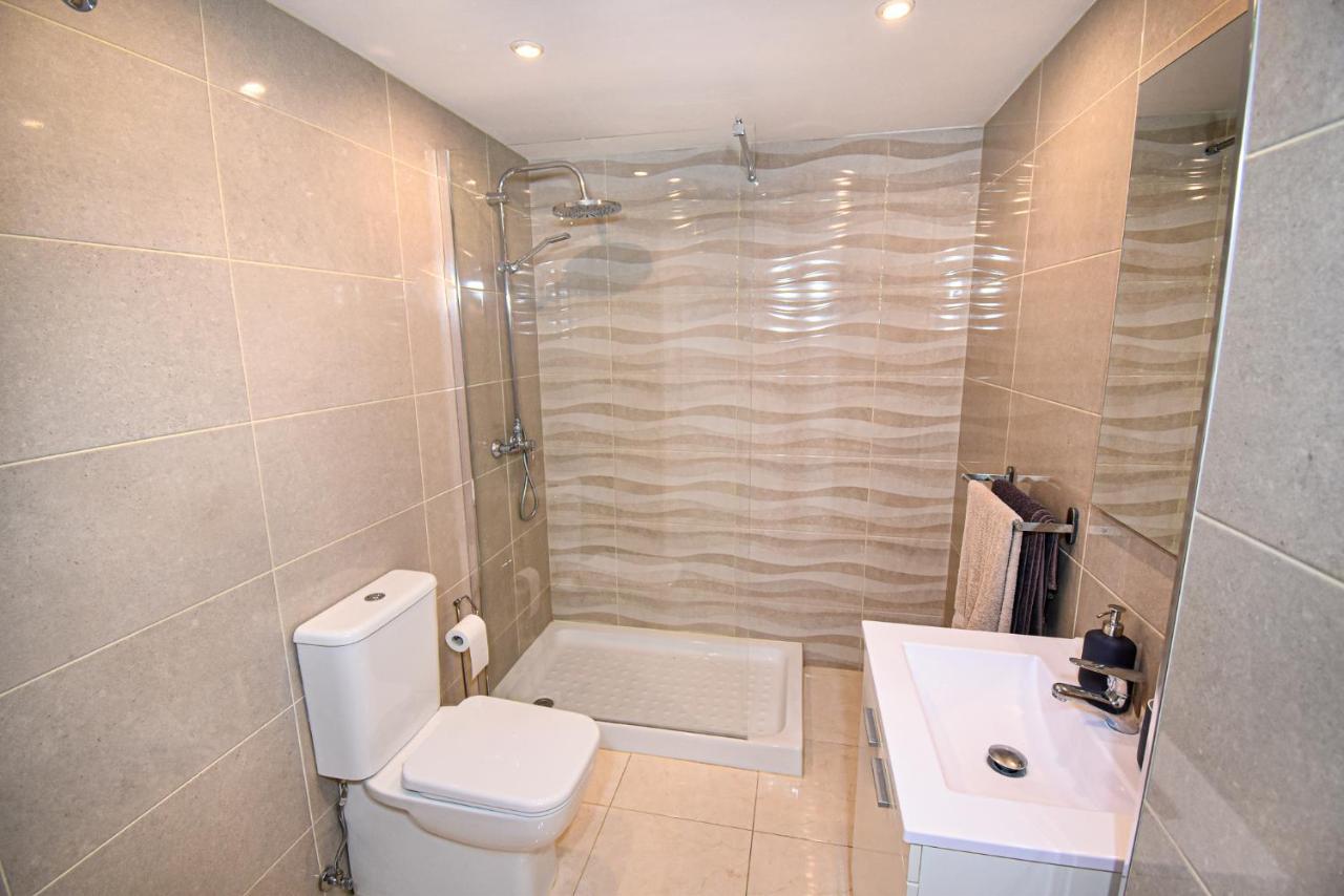 Benal Superb Front 1 Bedroom Apartment, Sleeps 5 Benalmádena