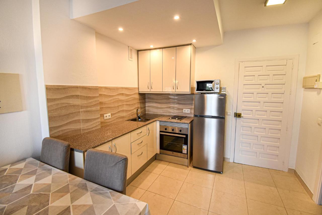 Benal Superb Front 1 Bedroom Apartment, Sleeps 5 Benalmádena