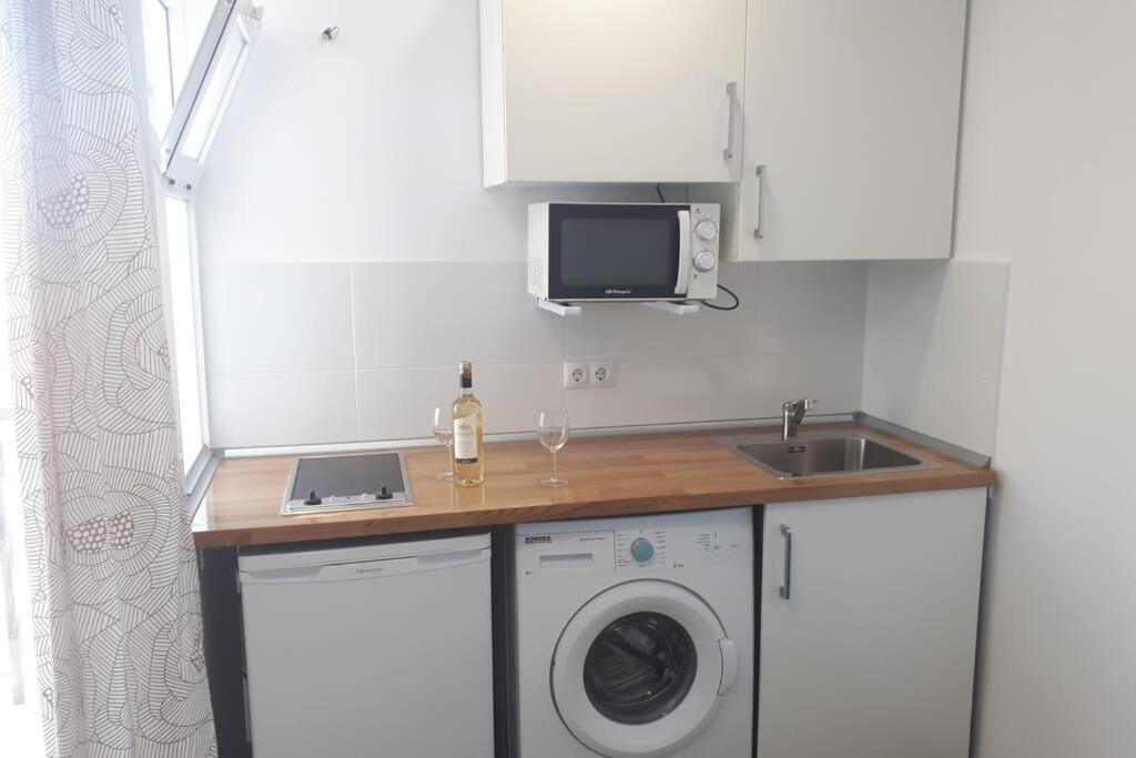 Modern Studio Near Beach. Sea, Pool And Wi-fi Apartment *