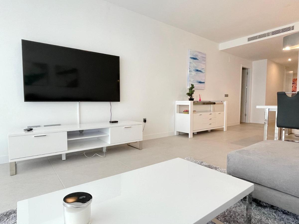Bayview, - Luxurious With Views, Garden, Community Pool And A Padel Court Apartment