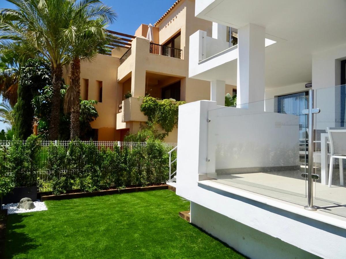 Bayview, - Luxurious With Views, Garden, Community Pool And A Padel Court Apartment