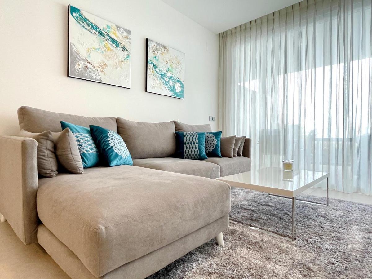 Bayview, - Luxurious With Views, Garden, Community Pool And A Padel Court Apartment *