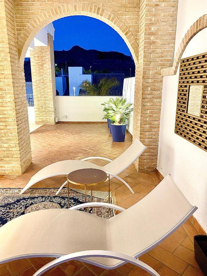 Mondrian Luxury & Villa *