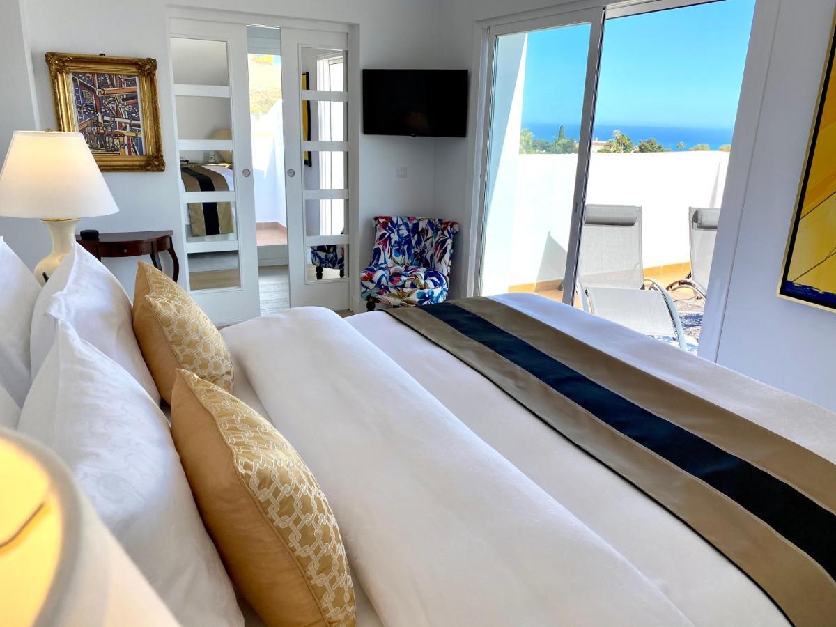 Villa Mondrian Luxury & *