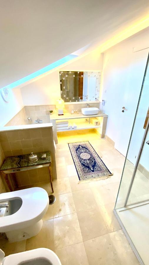 Mondrian Luxury & Villa *
