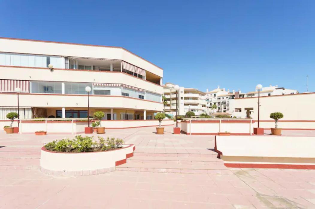 Apartment Chic Beachfront Flat With Amazing Sea Views And Private Indoor Parking *